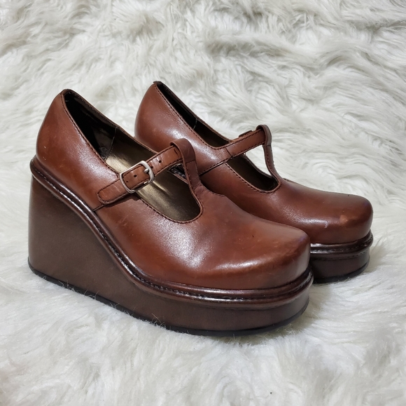 Candie's Shoes - VINTAGE leather Candie's platform Mary Janes